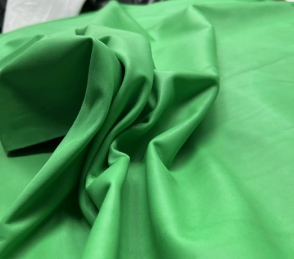 Краст (Трава) 0.8-1.2 мм, без финиша, средний размер 180-200 дм²